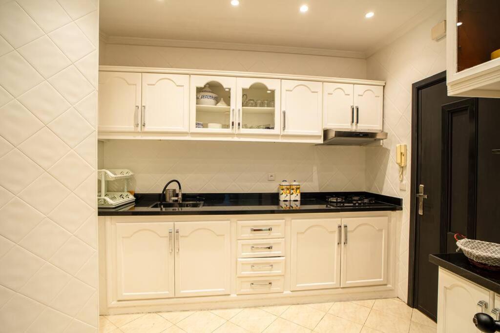 Apartment Elegant & Spacious 2-bedroom Flat *